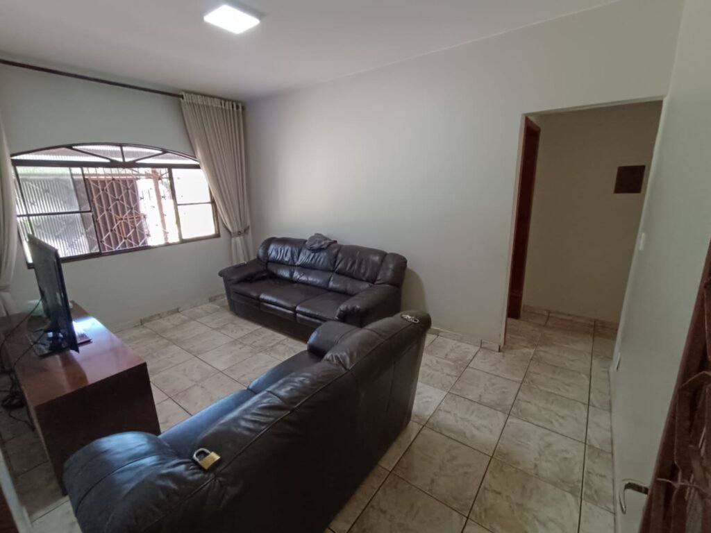 b4e27242-c4d4-4caa-9c51-a8b3c2fcf40a